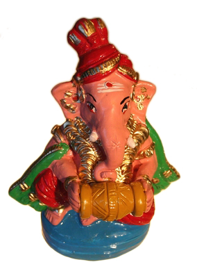 Terracotta Ganesh muzikantje geverfd, groot (trommel)